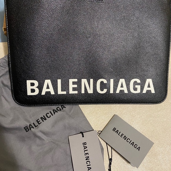 🔥BALENCIAGA Black Leather Pouch Bag🔥 NEW!! - Picture 6 of 7